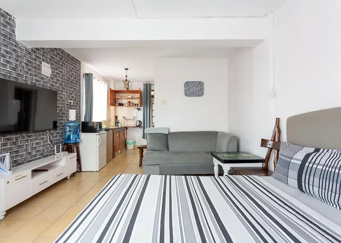 Sunny Spacious Studio